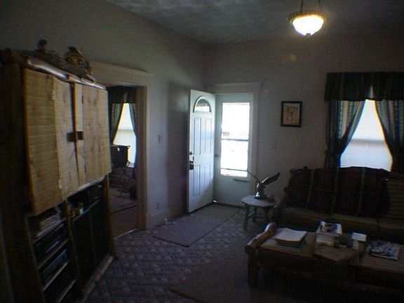 2nd image of 518 N 6th St