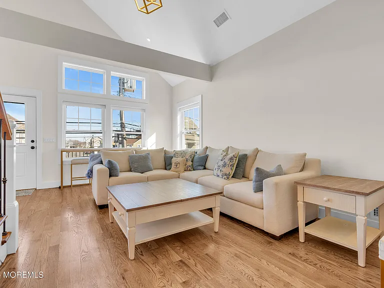 455 Main St E — Photo 16