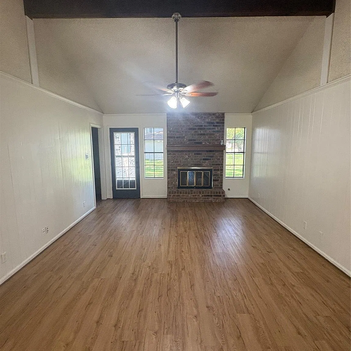 3 bed, 2.0 bath, 1566 sqft, $2,000 — Photo 2
