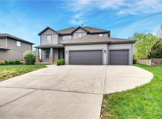16109 S Heatherwood St, Olathe, KS 66062