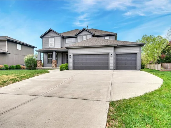 16109 S Heatherwood St, Olathe, KS 66062