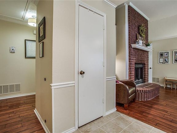 5th image of 2409 Oak Park Dr