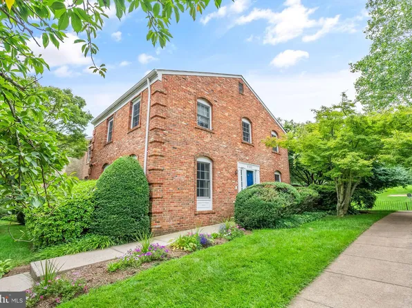 3132 Barnard Ct, Fairfax, VA 22031