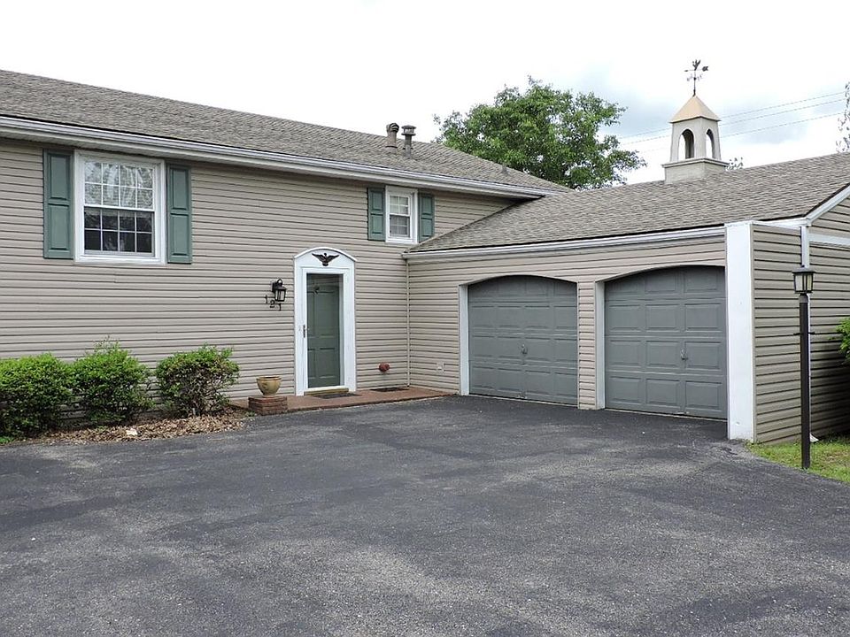 1st image of 121 Crescent Dr
