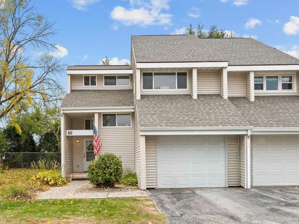 16 Coventry Ln #J1, Muscatine, IA 52761