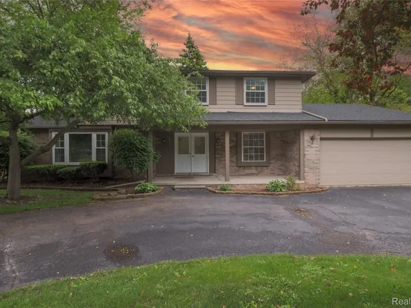 6868 Vachon Dr, Bloomfield Hills, MI 48301