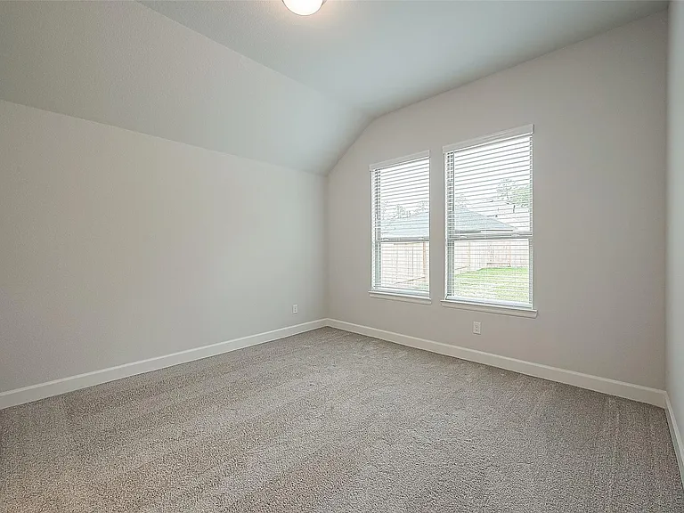 213 McCrea Ct — Photo 36