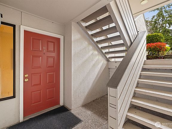 3rd image of 4202 Factoria Blvd SE #D2