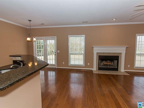 5th image of 4474 Canterbury St