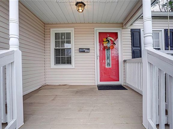 4th image of 1009 E Village Dr
