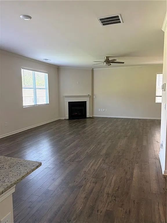 5 bed, 2.5 bath, 2804 sqft, $2,500 — Photo 3