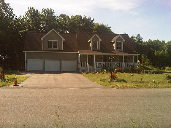 3rd image of 2 Camelot Cir