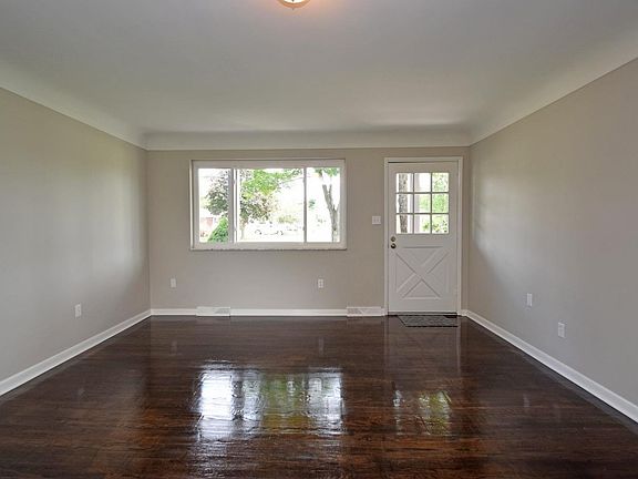 5th image of 140 Etta Ave