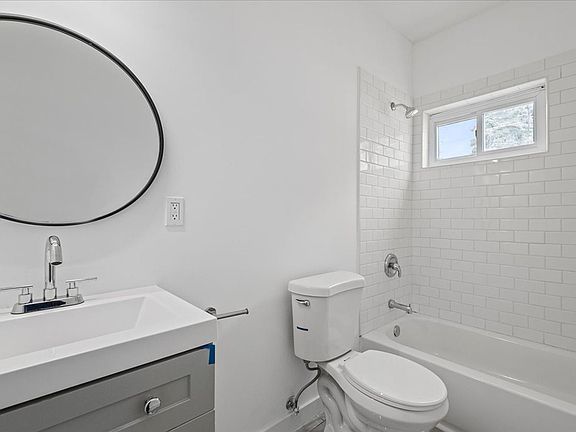 4th image of 640 Collins St #1