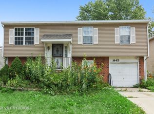 1445 Walden Cir, Aurora, IL 60506