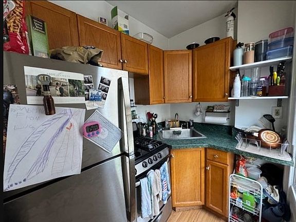 2nd image of 534 Garden St #2L