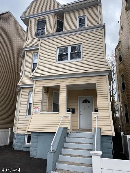 1st image of 209 N 15th St