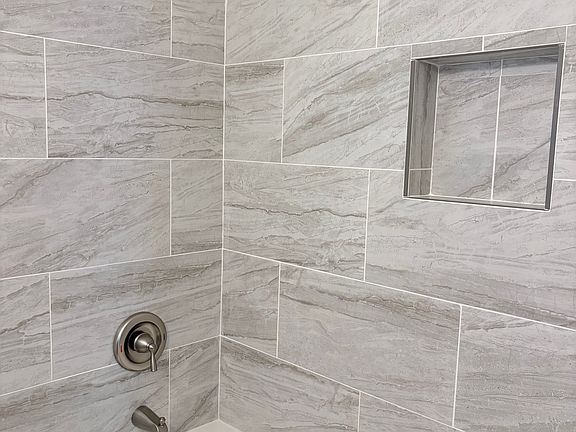 3rd image of 1645 Amberwood Dr APT 24