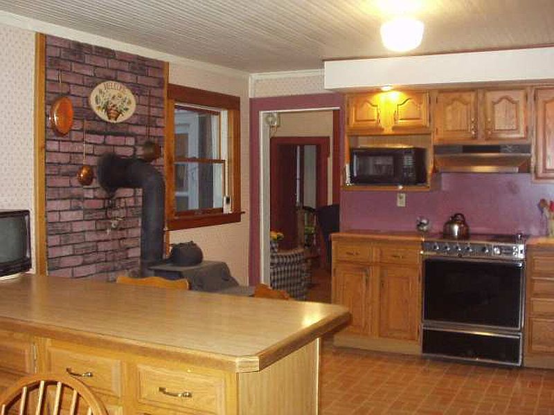 2nd image of 202 CHAMBERLIN MILLS Road