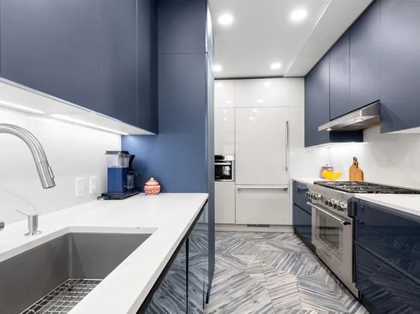 340 Riverside Drive image 5 of 12