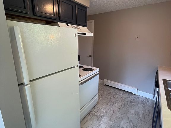 2nd image of 164 Melrose St #4