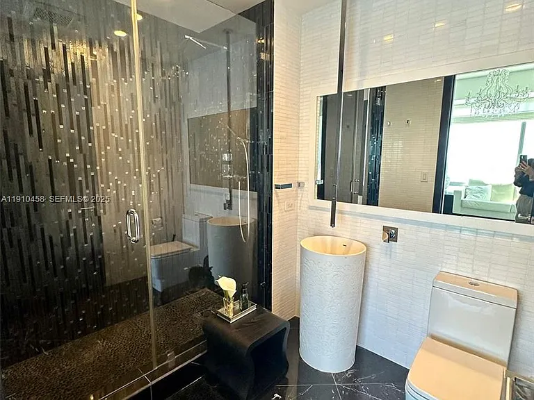 1425 Brickell Ave #42E — Photo 4