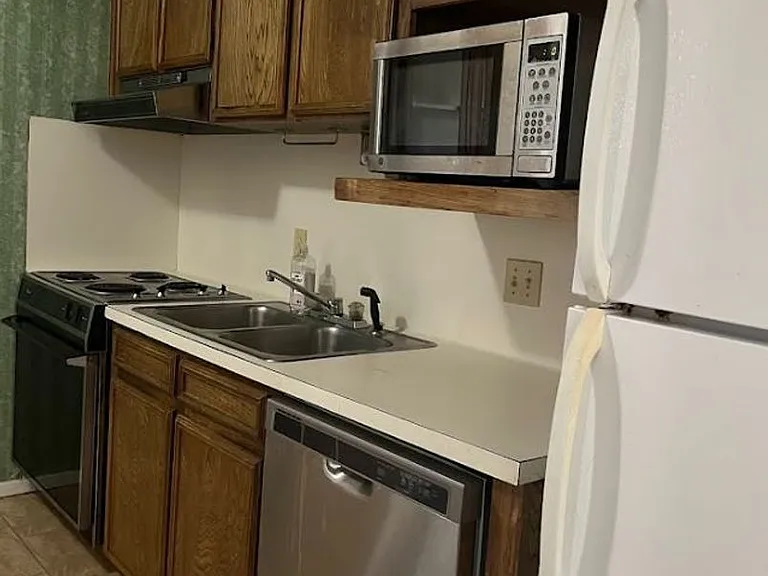 2813 1/2 Rio Grande St #5 — Photo 9