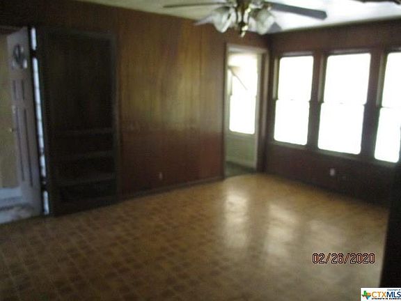 2nd image of 1001 E Avenue D