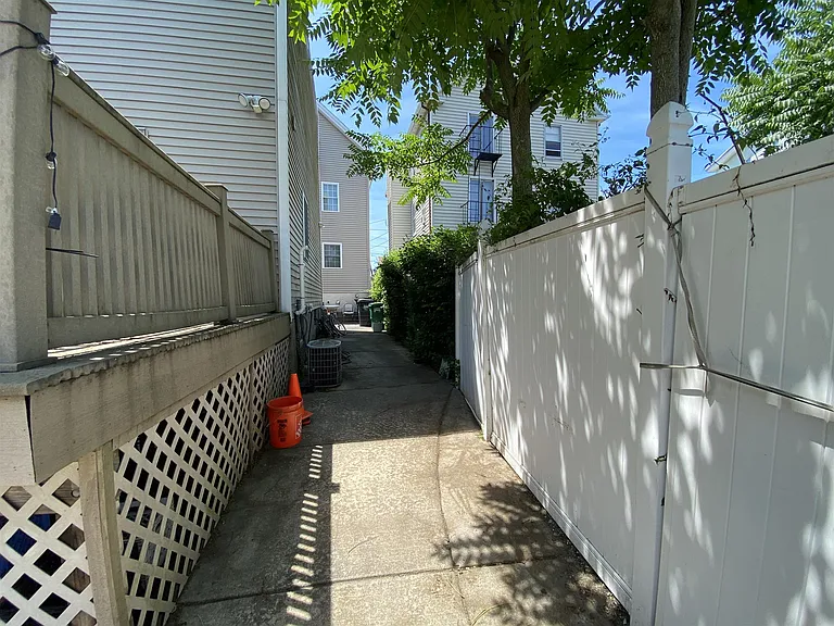 44 Warren St — Photo 11