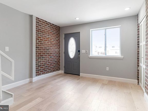3rd image of 1520 Guilford Pl