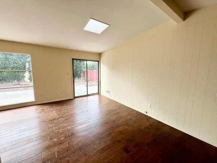4542 Hidalgo Ave — Photo 6