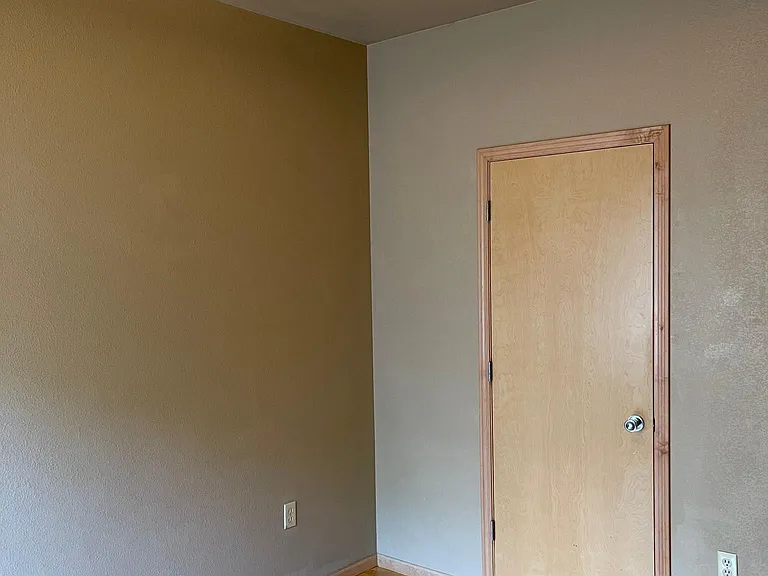551 S Linn St #12 — Photo 14