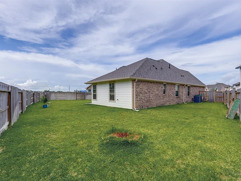 1902 Middle Pass Ln — Photo 25