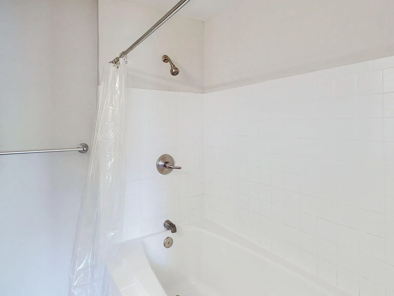 4 bed, 5.0 bath, 3000 sqft, $1,503 — Photo 3