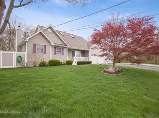 43 Syracuse Ave, Medford, NY 11763