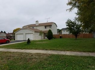 927 Forest Ln, Carol Stream, IL 60188