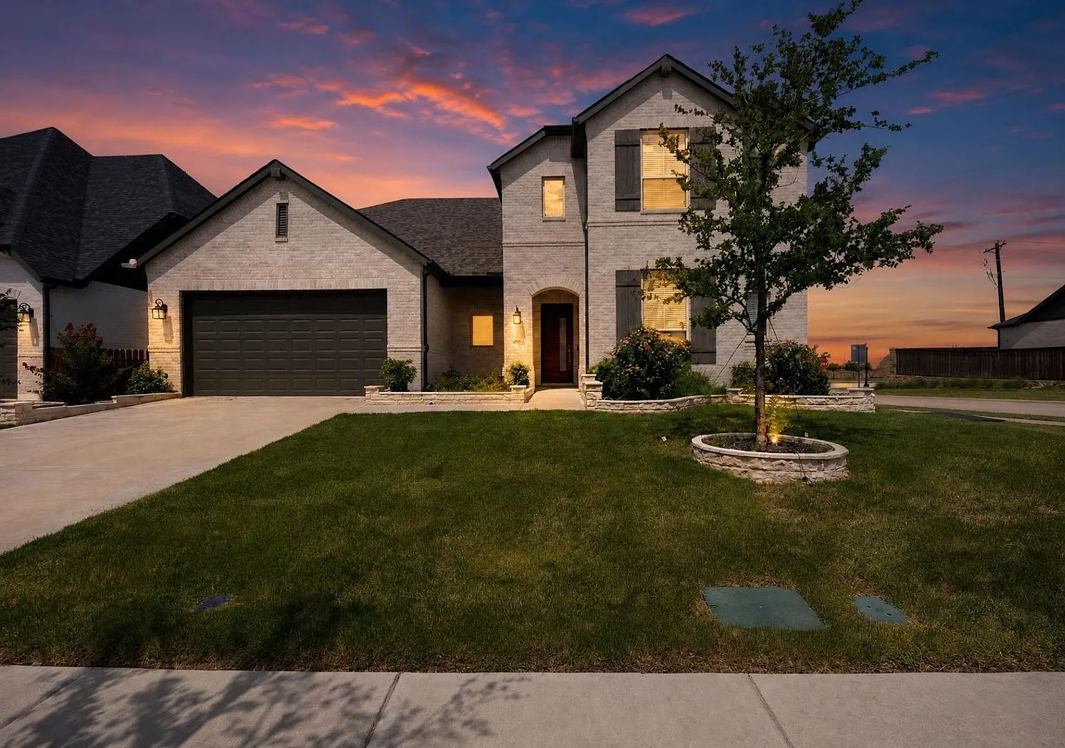 Spacious 4BR House in Aubrey — Photo 1