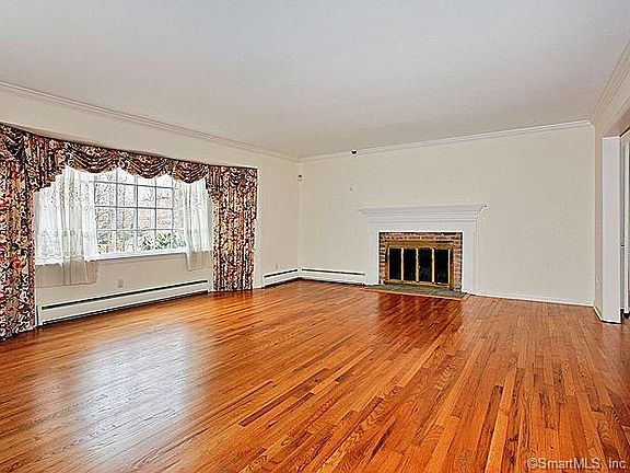 4th image of 26 Berndale Dr