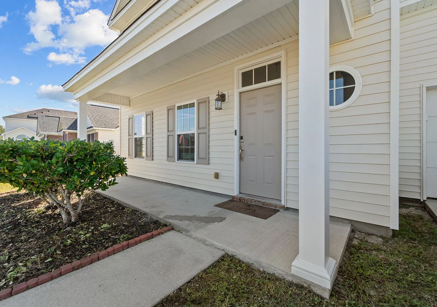 Freshly Updated 4BR Home with Brand-New Appliances in Pooler, GA — Photo 4