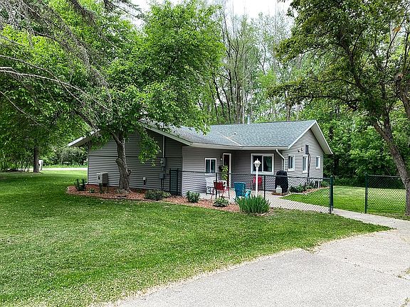 3rd image of 185 Cheryl Dr