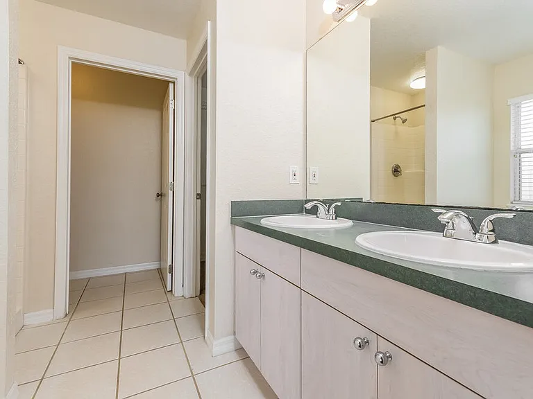 1001 Gary Dr — Photo 12