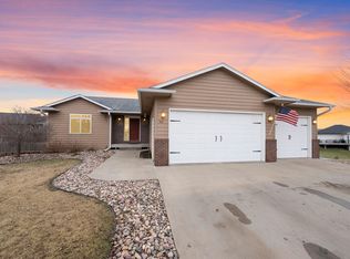 105 Dakota Cir, Valley Springs, SD 57068