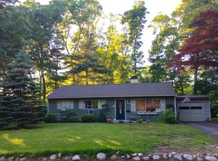 58 School St, Plainville, MA 02762