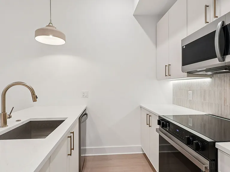 20 West — Photo 359