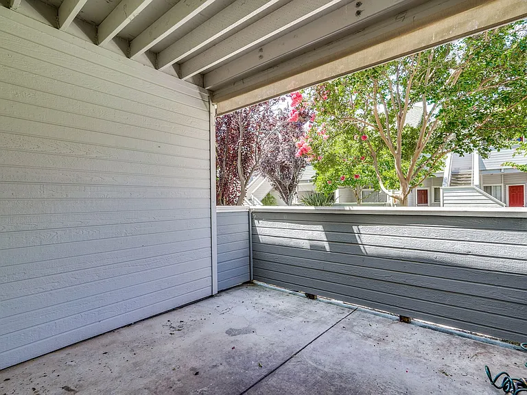 537 Shadow Dance Dr — Photo 32
