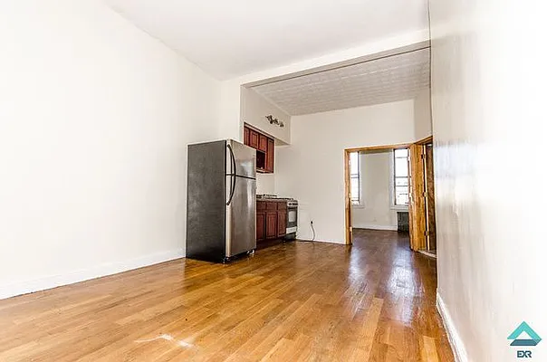 Rented by EXR | media 9