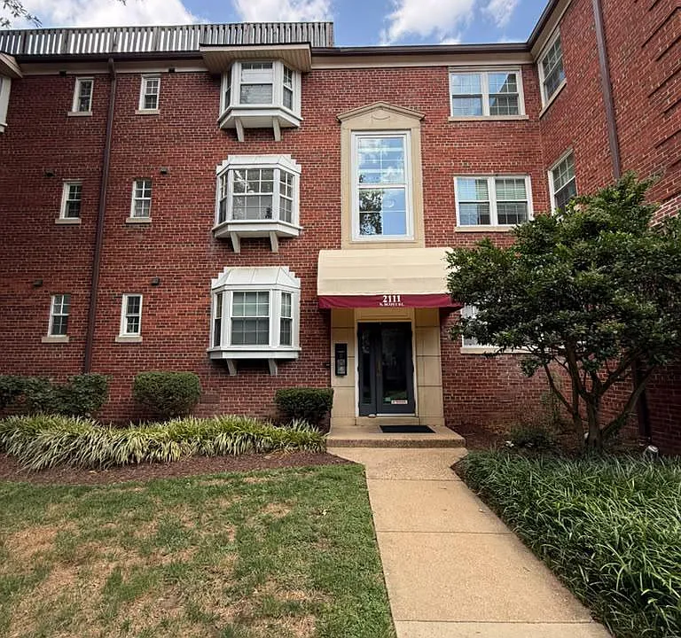 2111 N Scott St #62