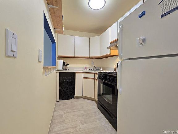 5th image of 460 Old Town Road #26M
