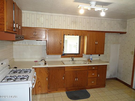 2nd image of 910 Roosevelt Ave