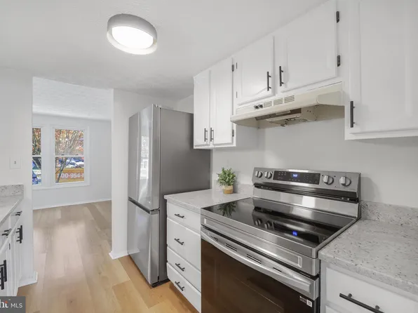 12146 Purple Sage Ct, Reston, VA 20194